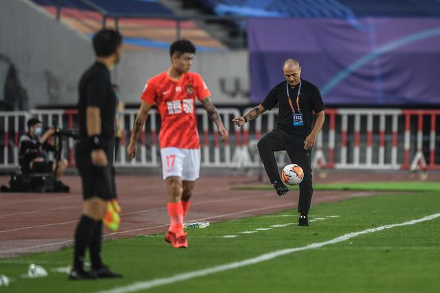 格林37分火箭大胜奇才4连胜 雄鹿逆转战胜76人